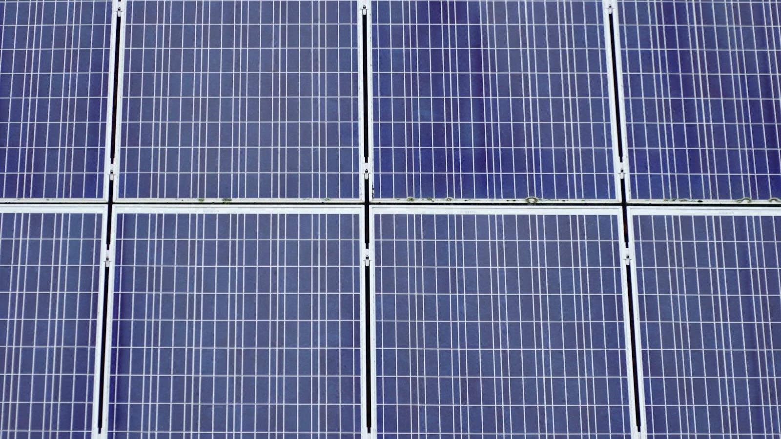 Small balcony-mounted solar panel kit